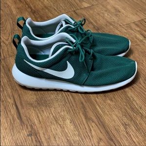 Nike Roshe Runs Size 10.5 New